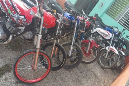 Motos