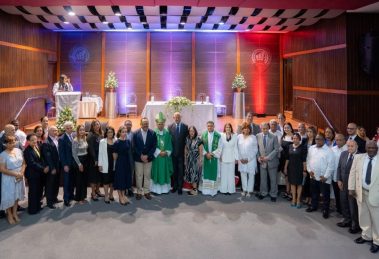 Dr. José Ramón Holguín Brito, Rector Del Itsc, Monseñor Francisco Osoria Acosta, Arzobispo Metropolitano Y Demás Acompañantes.