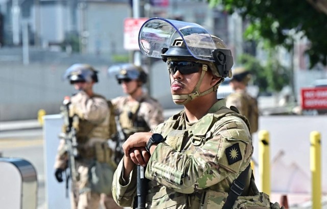 B 8729185615.png