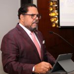 Foto 1, el pte. de adesinc, mayor general retirado freddy gonzález estrada.