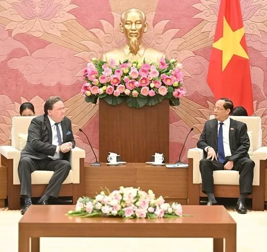 B 8778822208.png