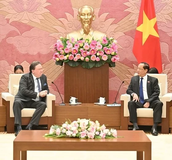 B 8778822208.png