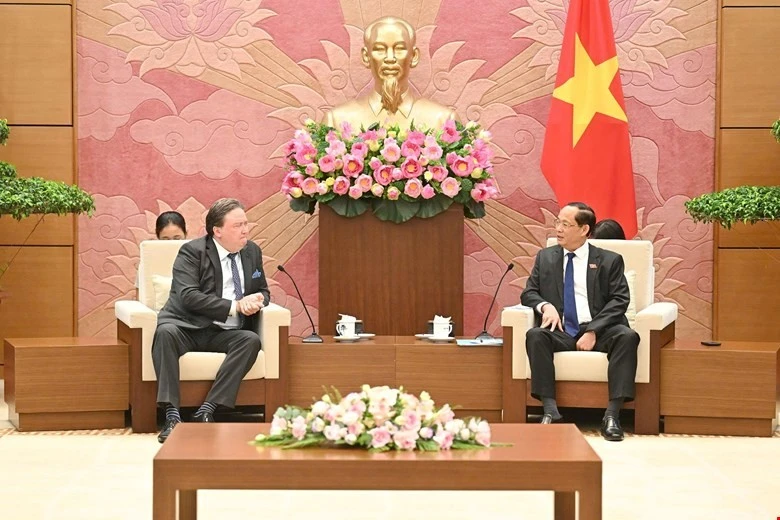B 8778822208.png