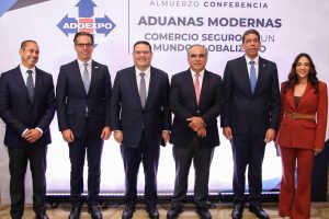 Foto 1, sadala khoury, césar dargam, eduardo sanz lovatón, ceso juan marranzini, karel castillo y roselyn amaro bergés.