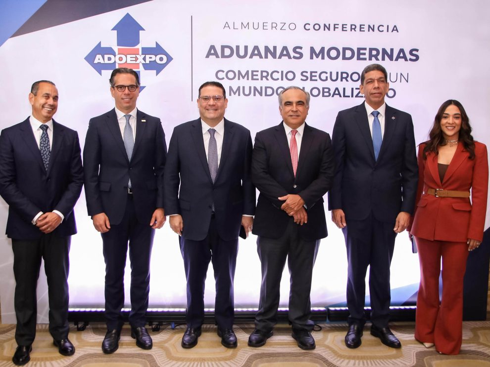 Foto 1, sadala khoury, césar dargam, eduardo sanz lovatón, ceso juan marranzini, karel castillo y roselyn amaro bergés.