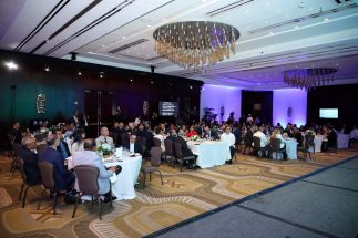 Vista parcial de los asistentes al almuerzo-conferencia de Adoexpo.