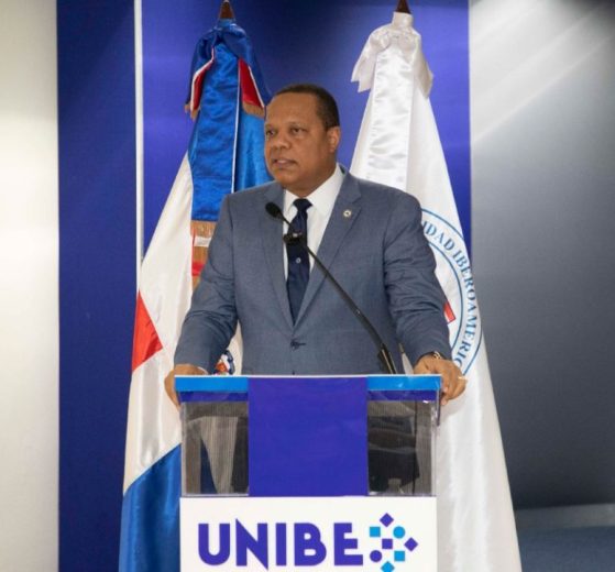 Director de pro consumidor en conferencia en unibe 1536x722