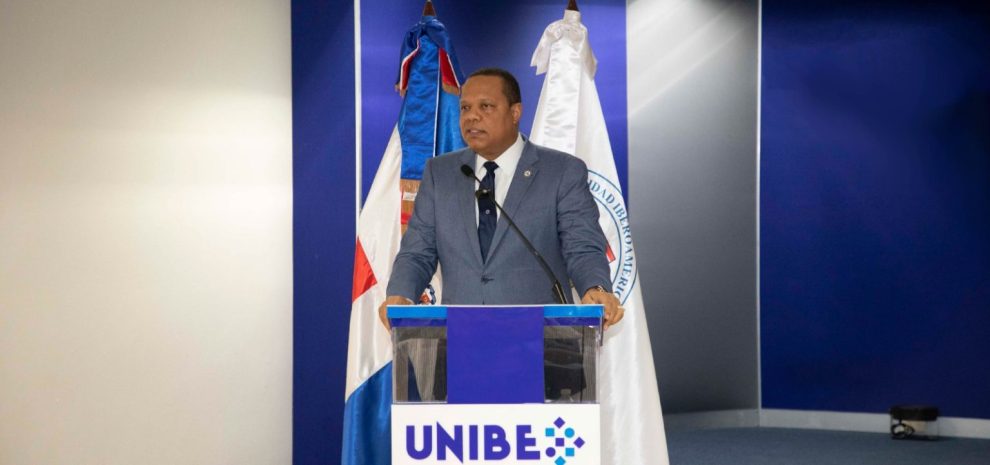 Director de pro consumidor en conferencia en unibe 1536x722