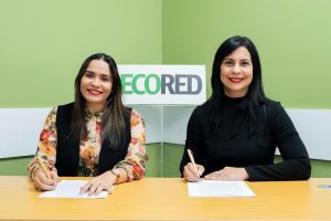 Foto 1, Las presidentas de Ecored y Wca RD, Christy Luciano y Tania de León, el acuerdo