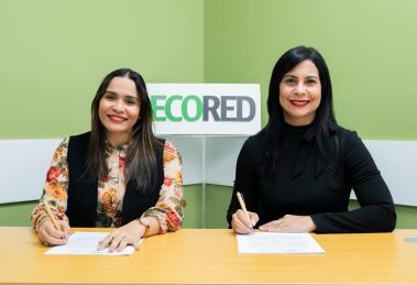 Foto 1, Las presidentas de Ecored y Wca RD, Christy Luciano y Tania de León, el acuerdo