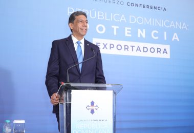 El presidente de Adoexpo, Karel Castillo, se dirige a los presentes.