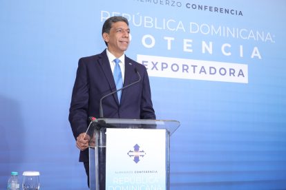 El presidente de Adoexpo, Karel Castillo, se dirige a los presentes.