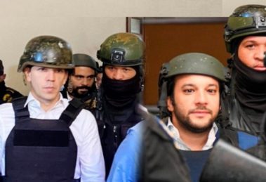 Hugo beras y jochi gomez presos y con chaleco antibalas y cascos de proteccion medium
