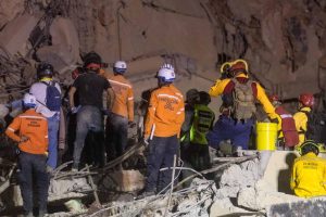 Rescatistas terremotos venezuela efe 2e55e45a83b1cf33c4ef57a4f26e4c6968bbbf91w d4acdcb7 focus 0 0 896