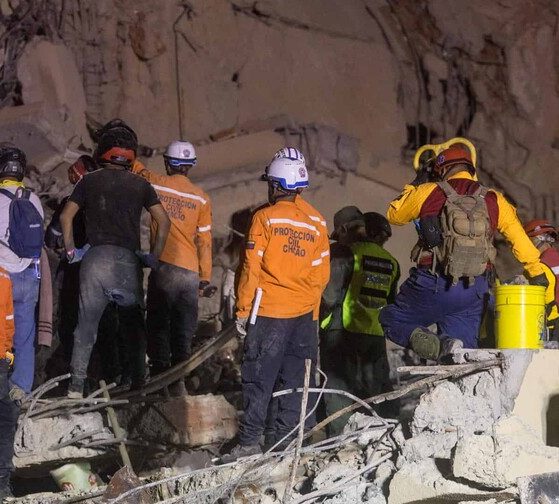 Rescatistas terremotos venezuela efe 2e55e45a83b1cf33c4ef57a4f26e4c6968bbbf91w d4acdcb7 focus 0 0 896