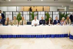 Gobierno evalúa estrategias de seguridad ciudadana junto al fiscal nacional de Chile en el Palacio Policial