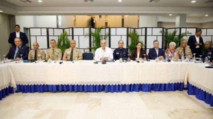 Gobierno evalúa estrategias de seguridad ciudadana junto al fiscal nacional de Chile en el Palacio Policial