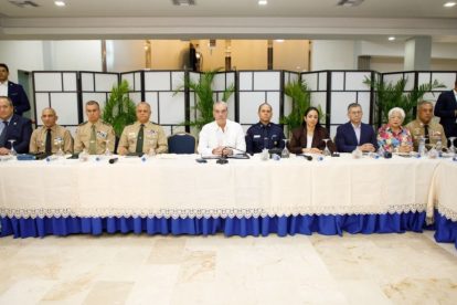 Gobierno evalúa estrategias de seguridad ciudadana junto al fiscal nacional de Chile en el Palacio Policial