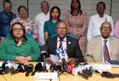 Luis A. Pena Nunez y otros dirigentes del CMD llaman a paro nacional