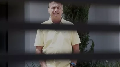 Policía de Brasil allanan residencia de Jair Bolsonaro en busca de armas