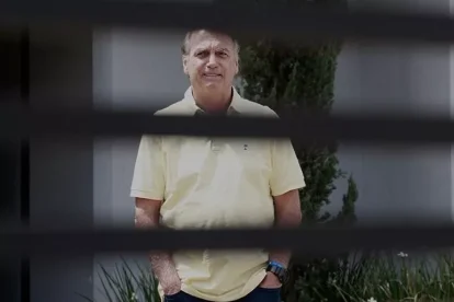 Policía de Brasil allanan residencia de Jair Bolsonaro en busca de armas