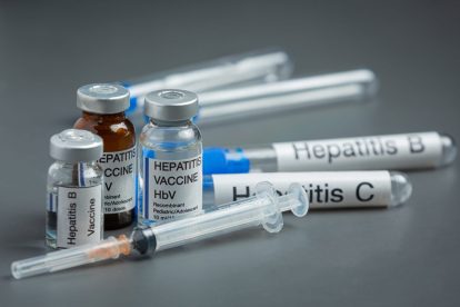 Concepto dia mundial hepatitis herramientas medicas pildoras colocadas sobre superficie gris scaled 1 1536x1024