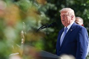 Trump podio efe baad31b7983d10f4cac8709d1ae94038f79129b6w b324f32d focus 0.35 0.5 896