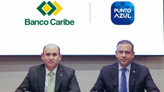 Edgar Del Toro, presidente de Banco Caribe y Eugene Rault Grulloěn Vicepresidente Ejecutivo de Servicios Digitales Popular