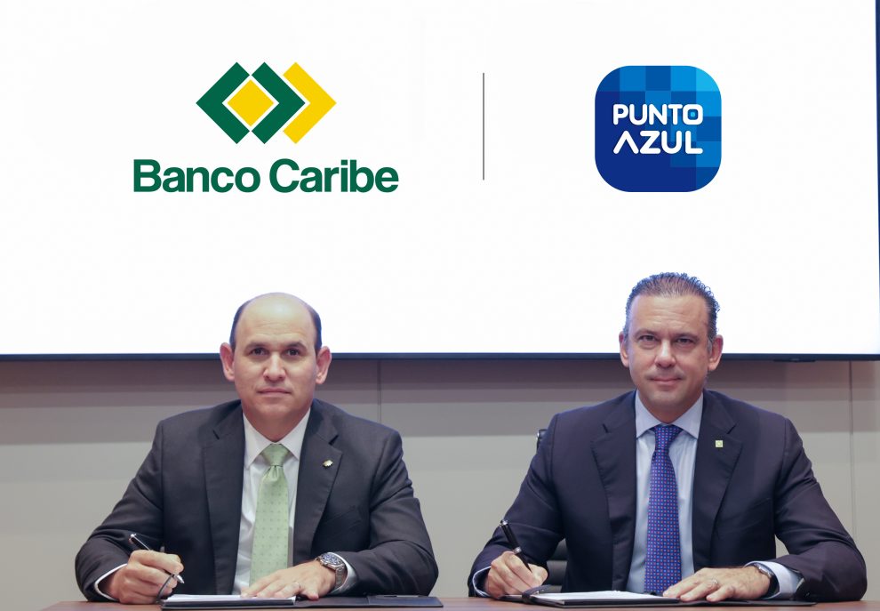 Edgar Del Toro, presidente de Banco Caribe y Eugene Rault Grulloěn Vicepresidente Ejecutivo de Servicios Digitales Popular