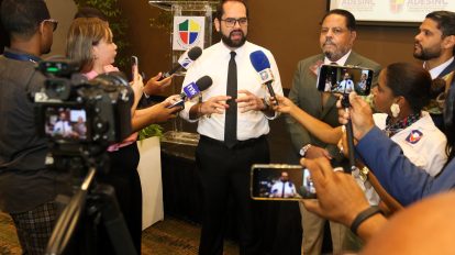 Foto 2, Francisco Álvarez, en compañía Freddy González y Víctor Garrido
