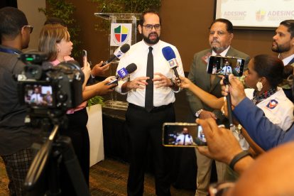 Foto 2, Francisco Álvarez, en compañía Freddy González y Víctor Garrido
