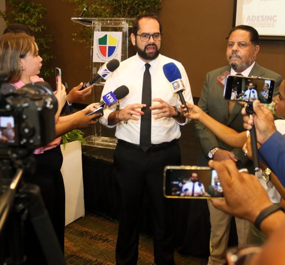 Foto 2, Francisco Álvarez, en compañía Freddy González y Víctor Garrido