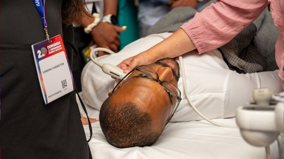 Prácticas de neurointervencionismo vascular en el congreso de la SDNINV.