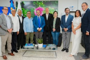 Autoridades junto al embajador de Israel en República Dominicana, Orem Bar El (en el centro)