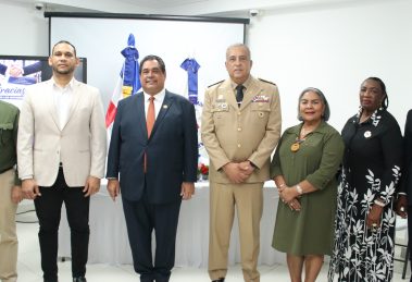 Foto 4, directivos Colegio Notarios y representantes entidades oficiales