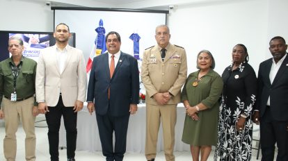 Foto 4, directivos Colegio Notarios y representantes entidades oficiales