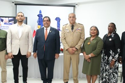Foto 4, directivos Colegio Notarios y representantes entidades oficiales