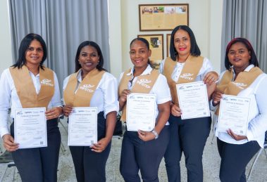 Graduadas del Diplomado Distintivo Puertos de Crucero en Samaná, INFOTEP (2)