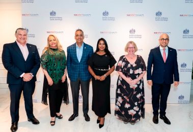Desde la izquierda, Ryan Polanco, presidente de la BritChamDR; Rosa Hernández de Grullón, embajadora dominicana en Londres; Joel Santos, ministro de Energía y Minas; Uma Kumuran, ministra de relaciones exteriores británica para el Caribe; Carol Van der Walt, embajadora británica y Francisco Caraballo, viceministro de política exterior.