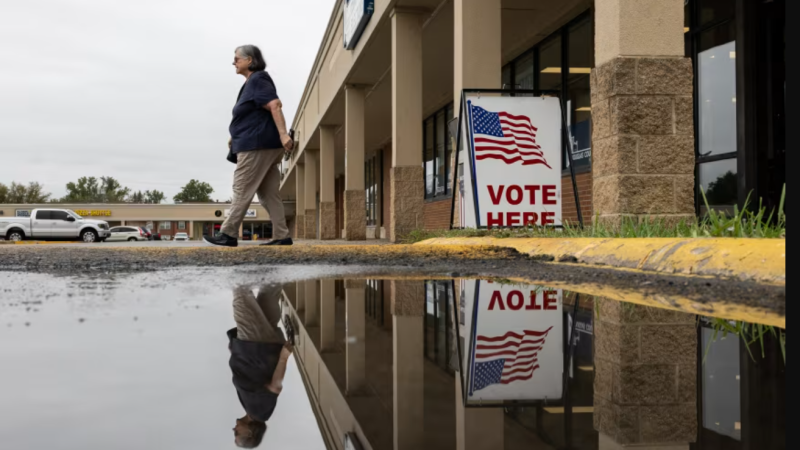 9525879435